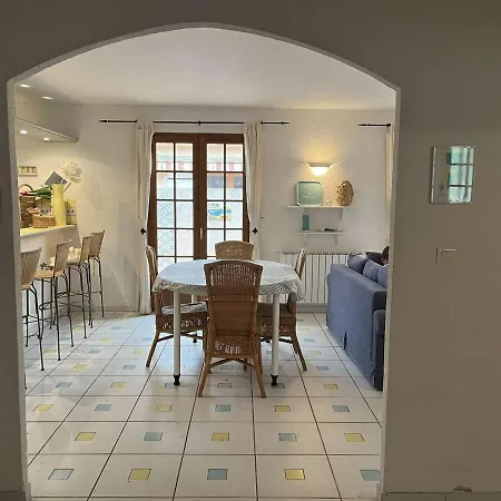 Holiday home Maison De Plain Pied Avec Terrasse, 2 Chambres, Proche Et Centre-ville, Climatisee Et Pmr - Fr-1-225c-102